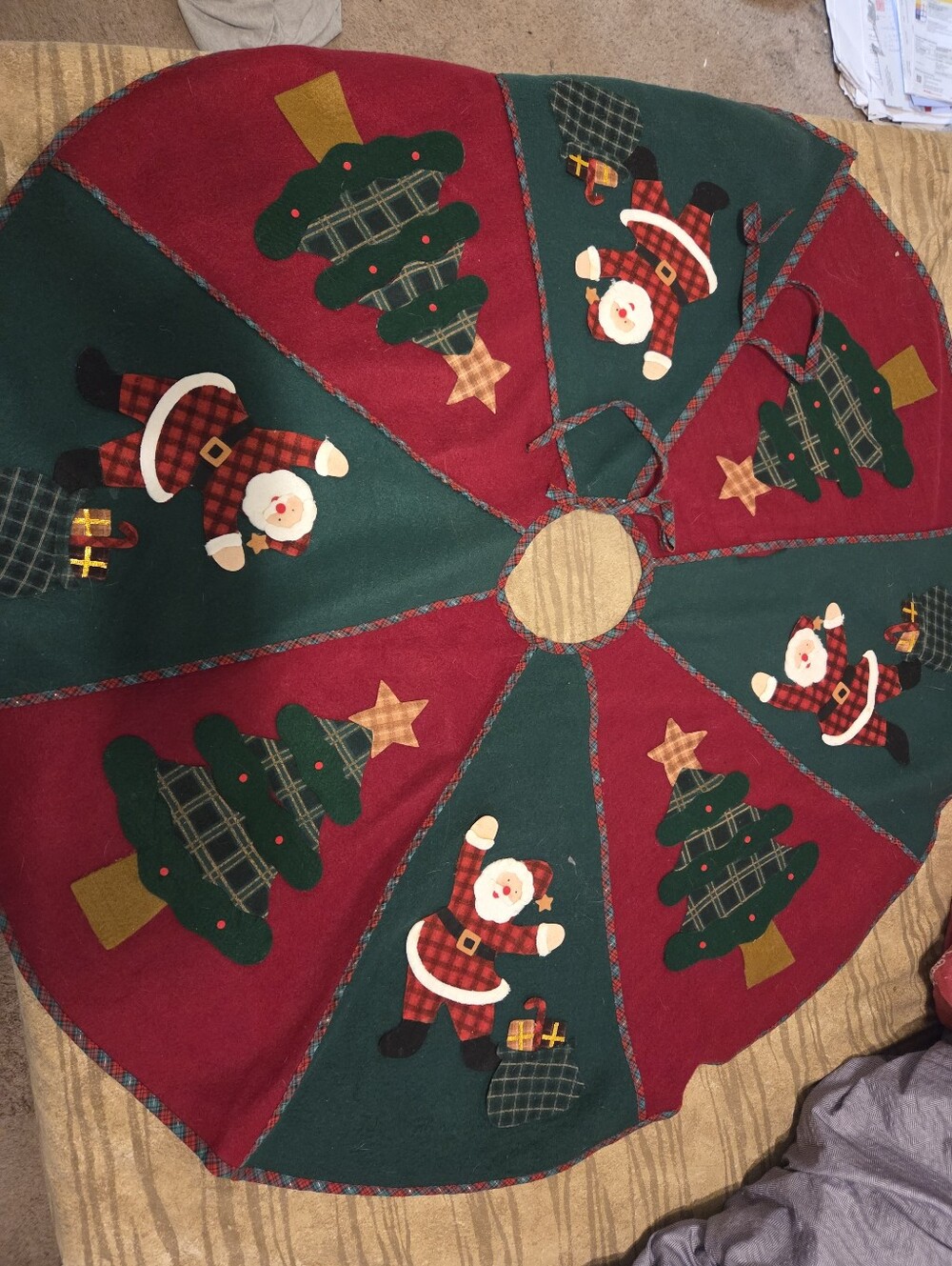 Christmas Tree & Santa Patchwork Tree Skirt - Red & Green HANDMADE
